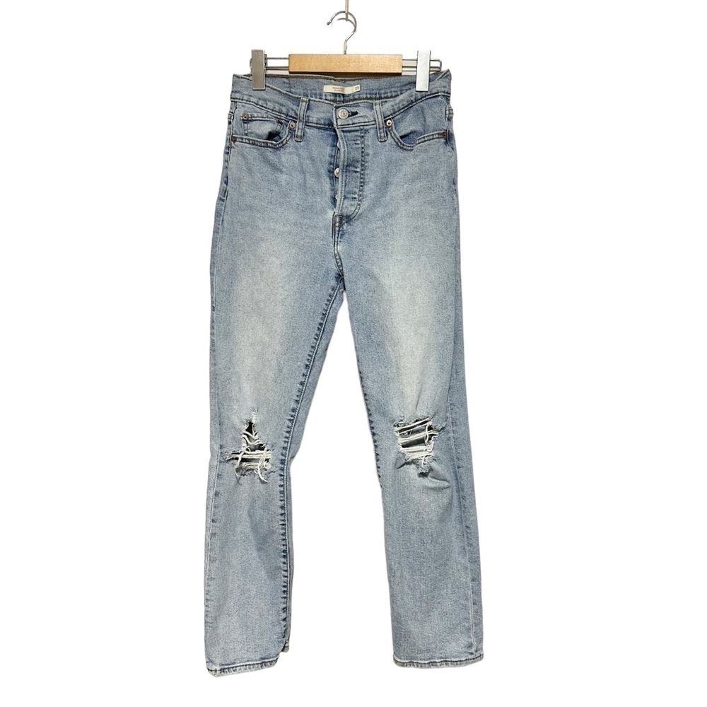 Levi’s Wedgie Straight Light Wash Distressed Jeans Size 29